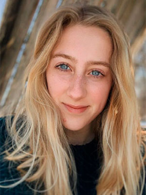 portrait Anna LeClair
