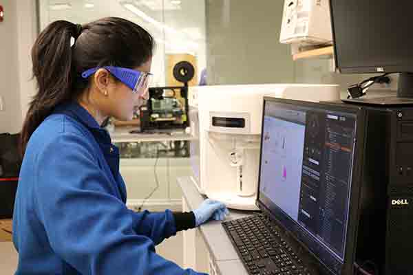 Roshani Patil working in the lab at her job