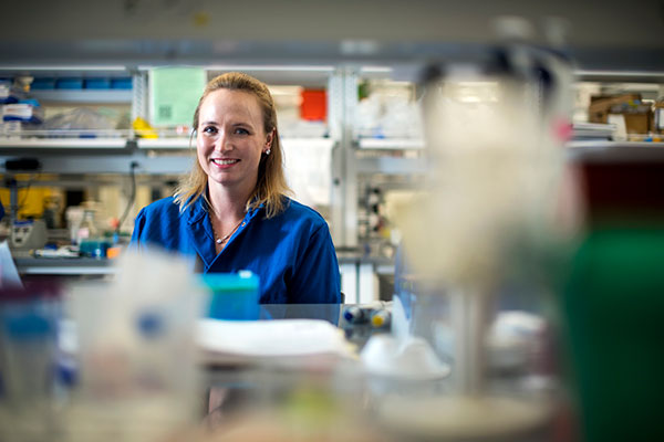 portrait Abigail Koppes in her lab