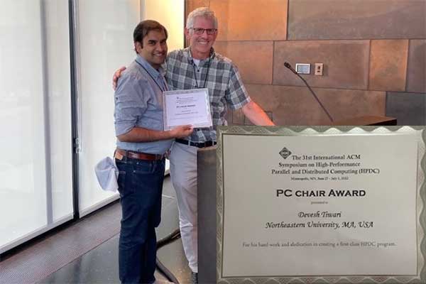 Tiwari receiving award.